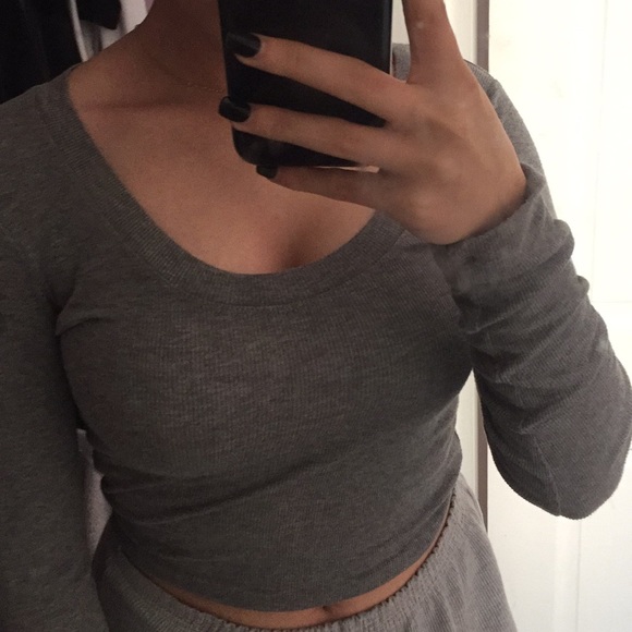 long sleeve brandy Melville shirt - Picture 3 of 3